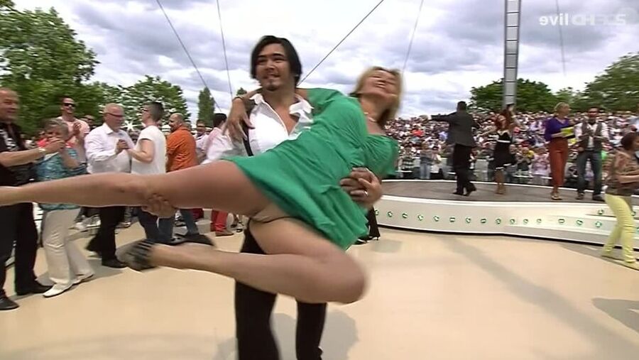 Maren Gilzer upskirt