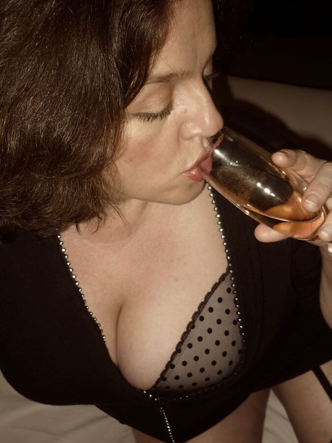 DrinkingWives-