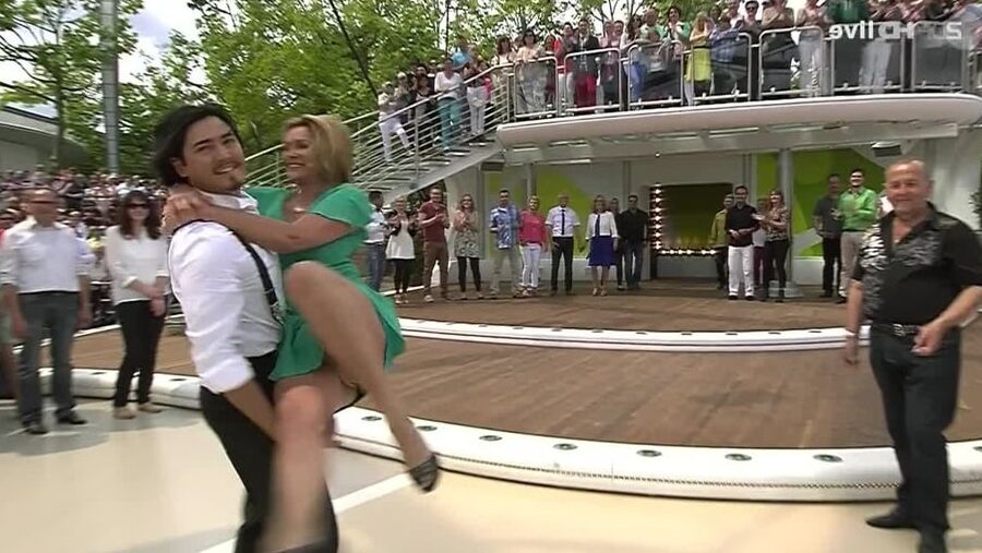 Maren Gilzer upskirt