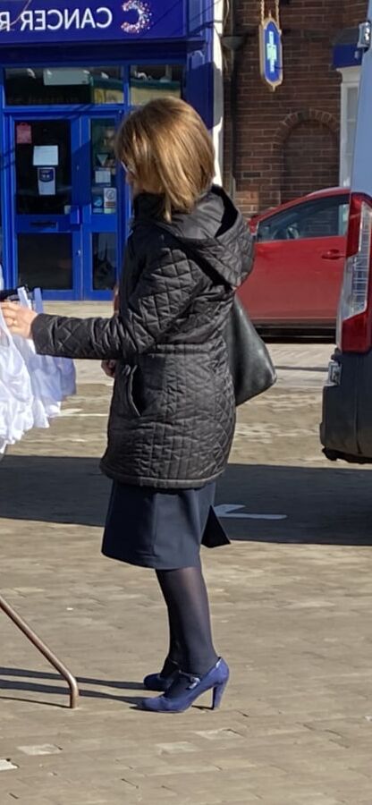 Sexy MILFs and GILFs wearing Tights