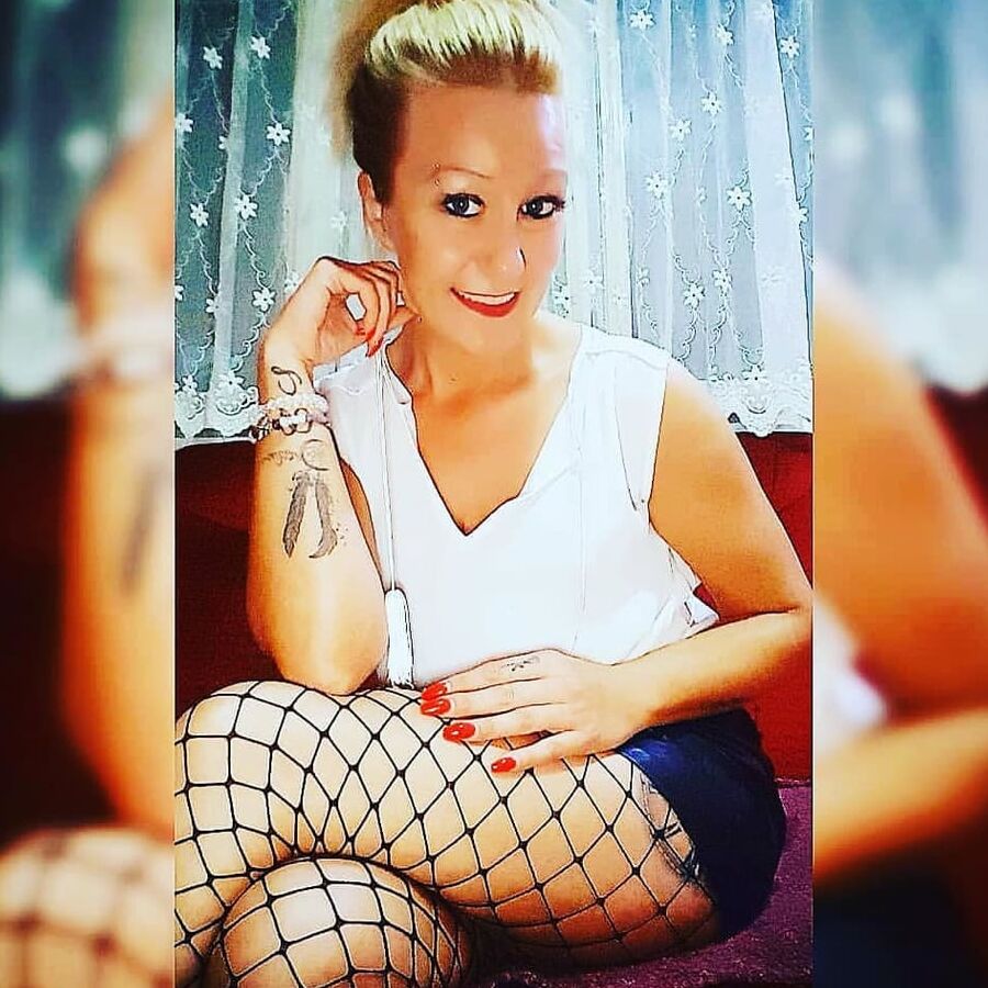 Serbian blonde skinny milf mom beautiful ass Goca Vujetic