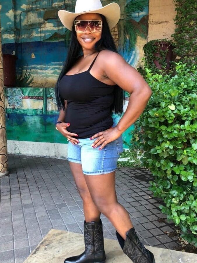 Sexy Ebony Mature milf