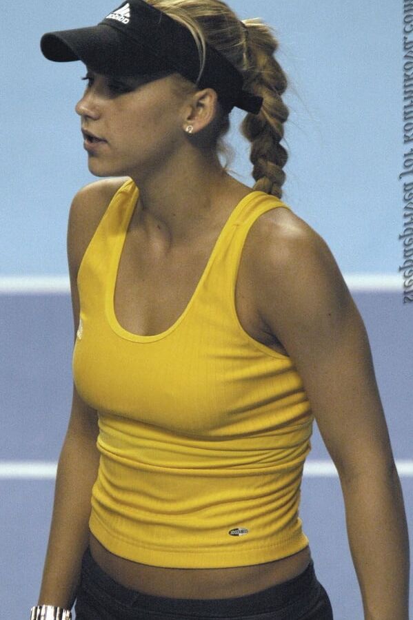 Celebrity Boobs - Anna Kournikova