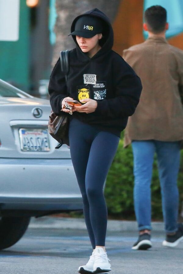Chloe Moretz yoga pants