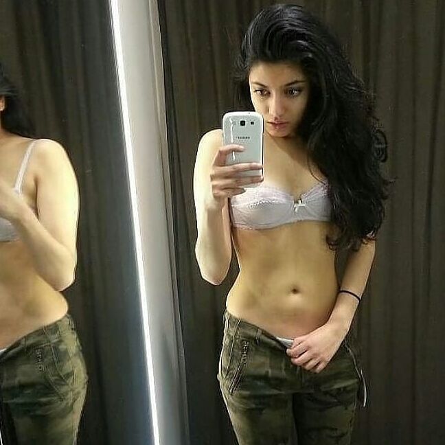 Navelhotgirl_