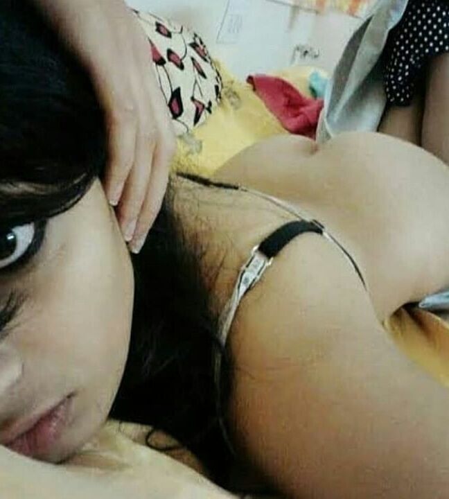 Navelhotgirl_