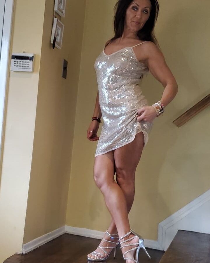 Hot yo GILF with sexy body