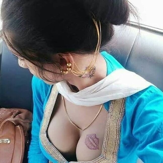 Navelhotgirl_