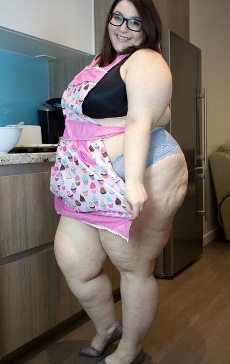 Cute BBWs and fat girls wearing ballet flat shoes