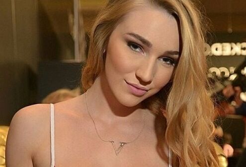 Famous Coed - Kendra Sunderland