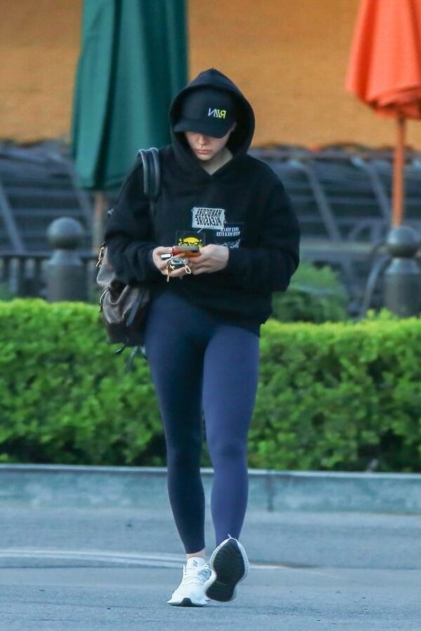 Chloe Moretz yoga pants