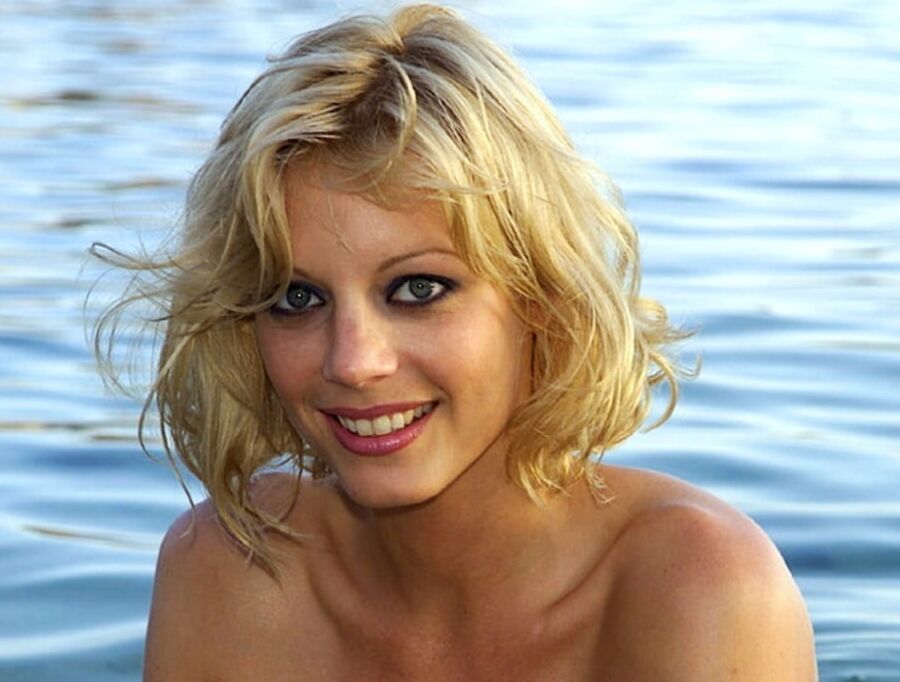 Schoene Bilder huebscher Frauen - bunt gemischt