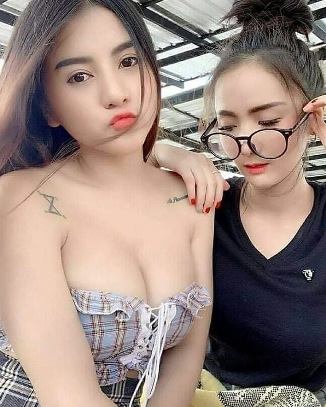Navelhotgirl_