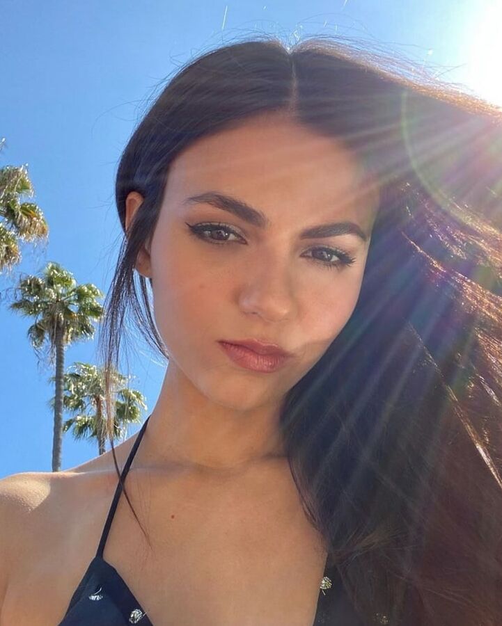 victoria justice social media