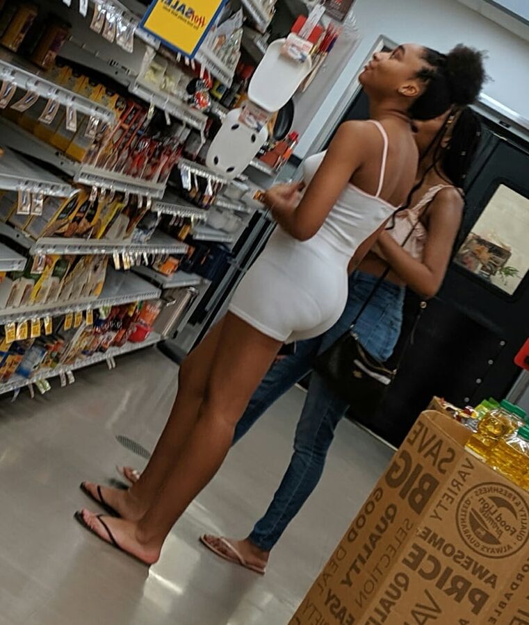Ebony buns at store, made my dick drip cum in my undie...