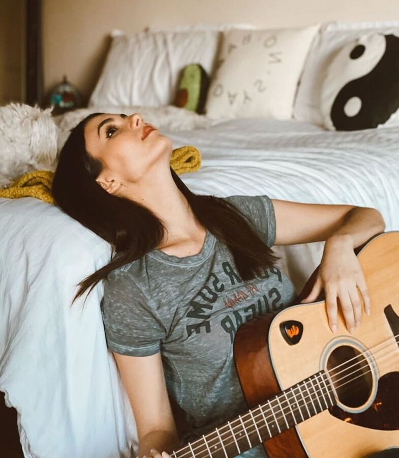 victoria justice social media