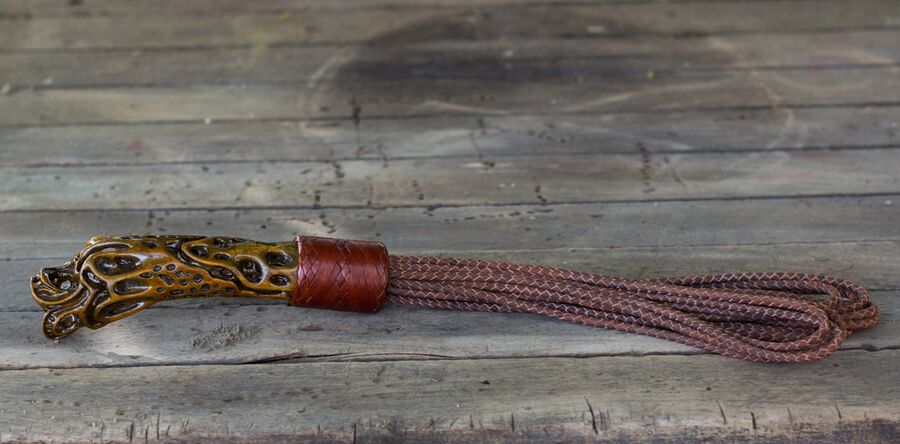 The Curve. Loop flogger