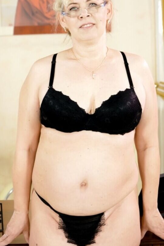 Bbw mix (She oves younger)