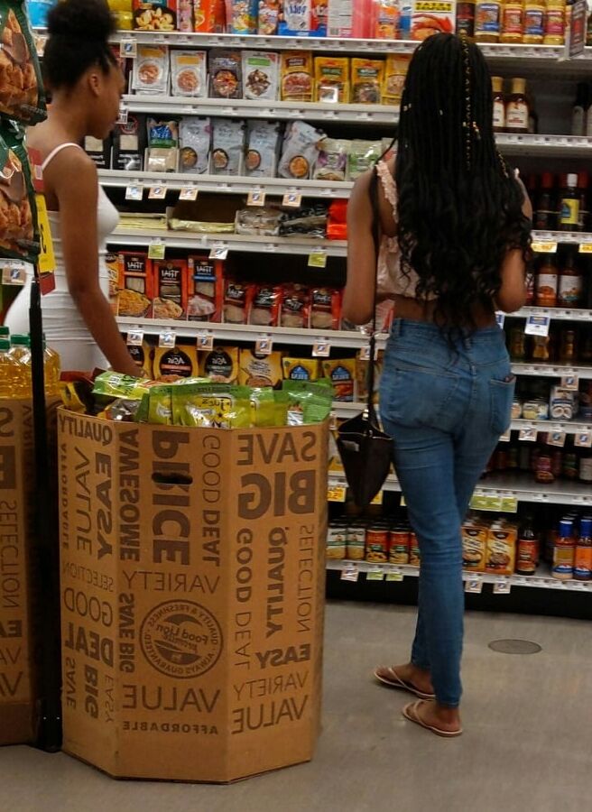 Ebony buns at store, made my dick drip cum in my undie...
