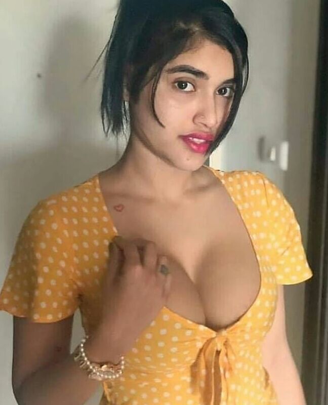 Navelhotgirl_