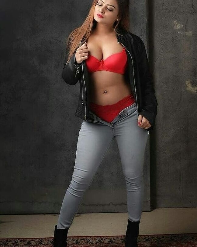 Navelhotgirl_