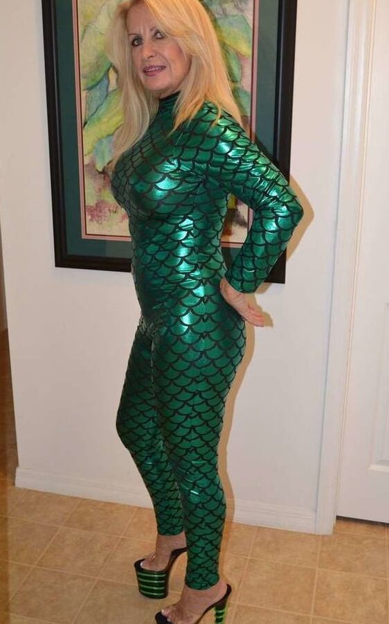 Super Hot Mature need more of here .