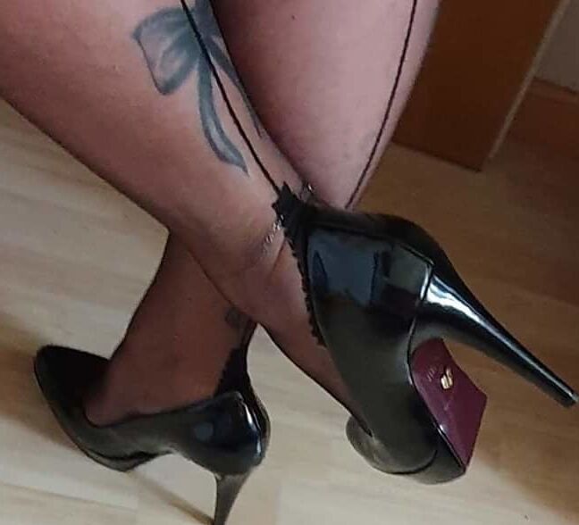 les hautes talons de cette salope
