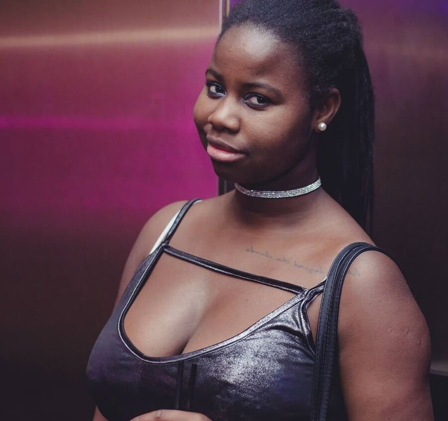 Girls partying in club - Paris