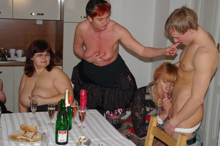 Femdom Families