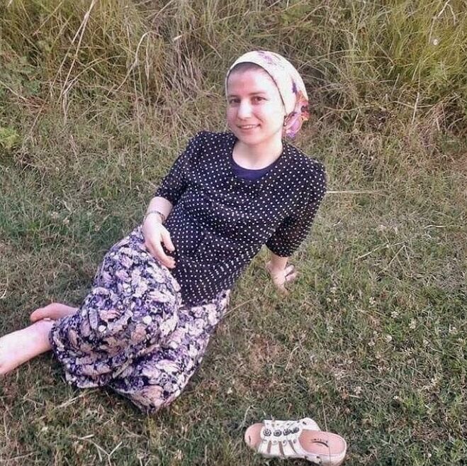 Turk turbanli hijab koylu salvarli dolgun azgin ayak memeler