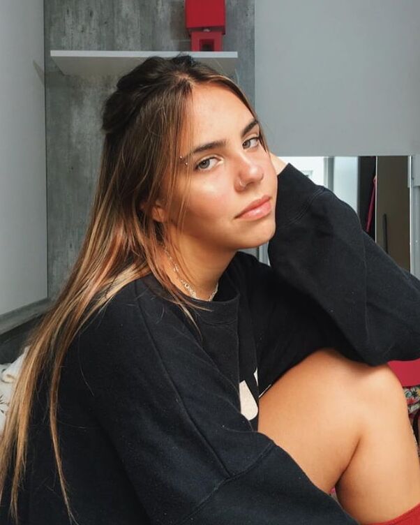 Comment ne pas bander ? Quel regard de salope !