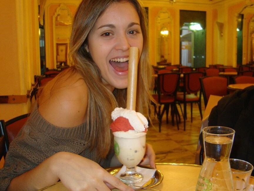 Hot Ines - Comment and rate