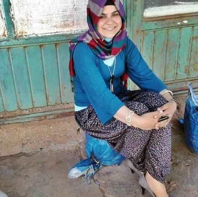 Turk turbanli hijab koylu salvarli dolgun azgin ayak memeler