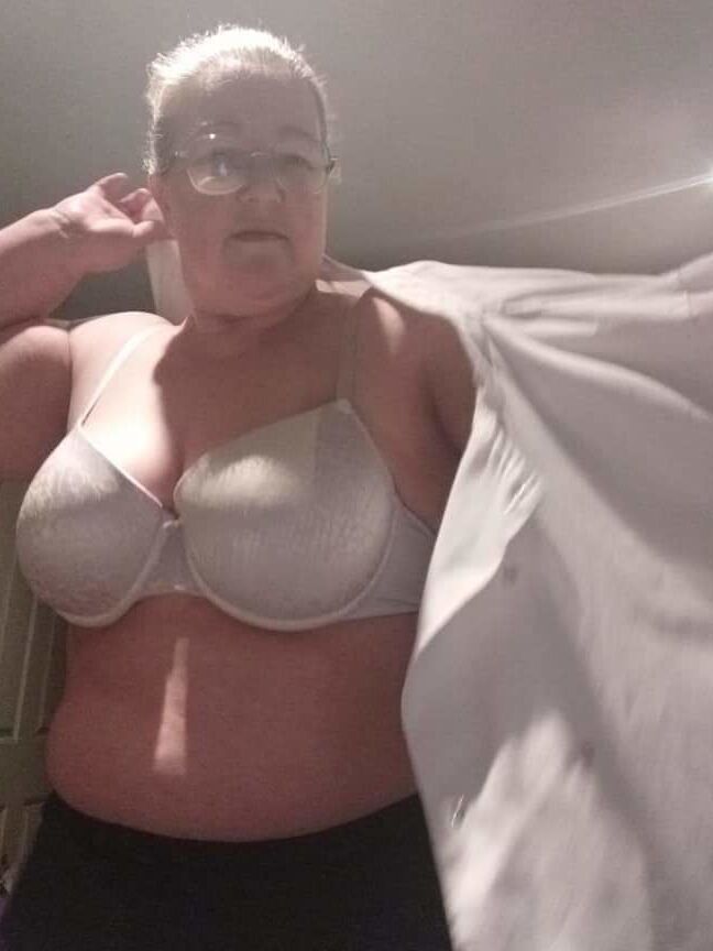 Hot Non Nude Selfies.... Worth the look.