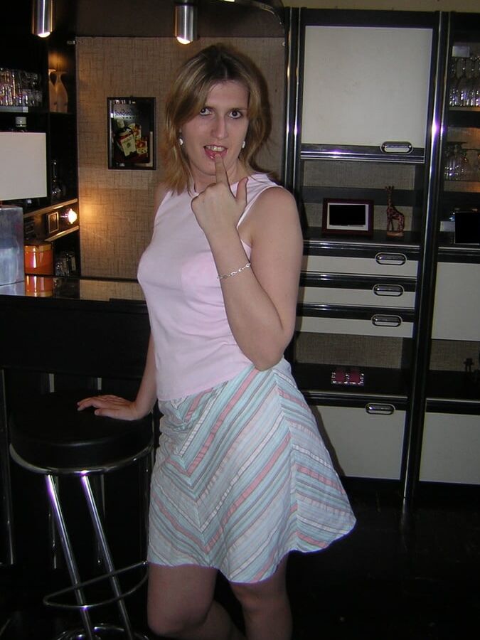 French amateur in sexy pose