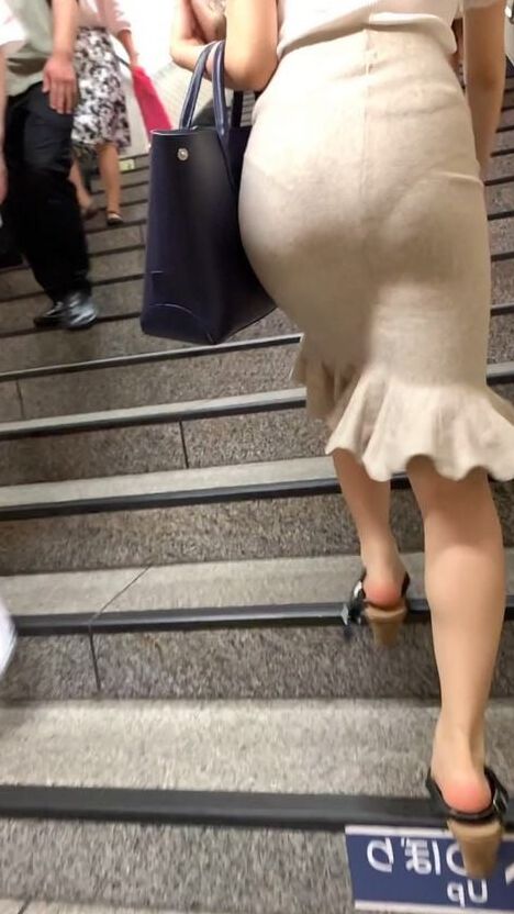 Clothed butt