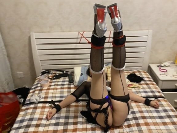 Slut wife pussy show