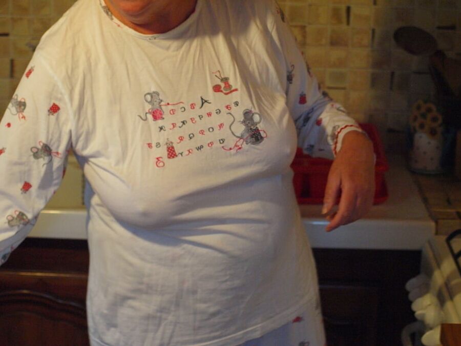 Annick... A sa demande, et pour vous faire bander...