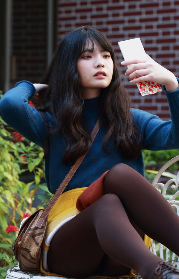 Pretty Looking and Pretty Clueless Pantyhosed Chinese Wife