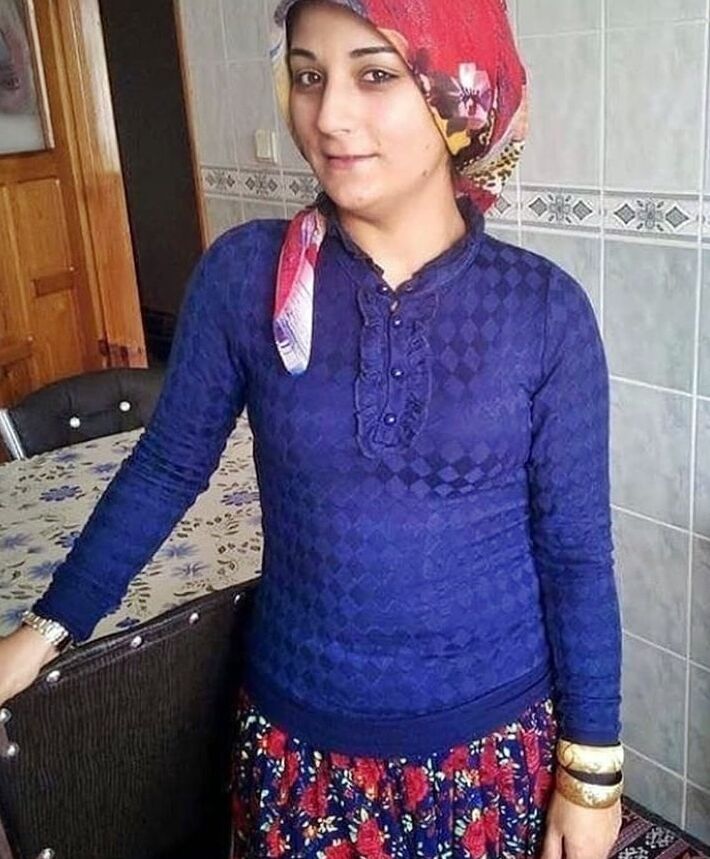 Turk turbanli hijab koylu salvarli dolgun azgin ayak memeler