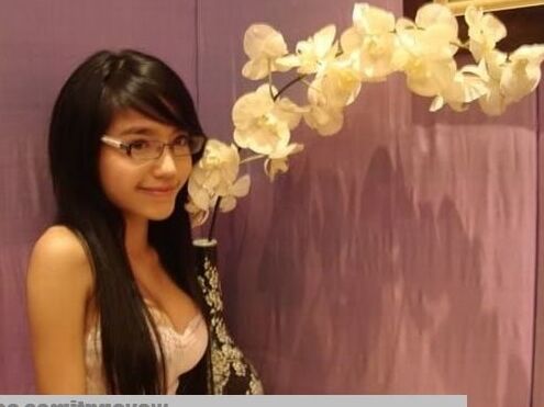 Viet girl Elly Tran Ha