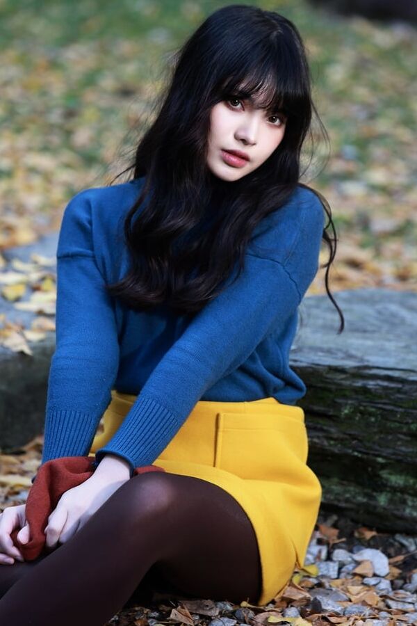 Pretty Looking and Pretty Clueless Pantyhosed Chinese Wife
