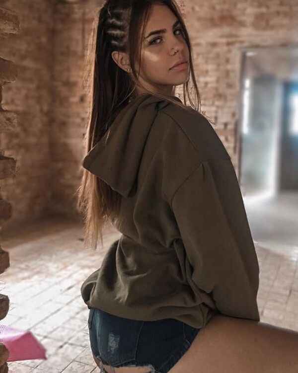 Comment ne pas bander ? Quel regard de salope !