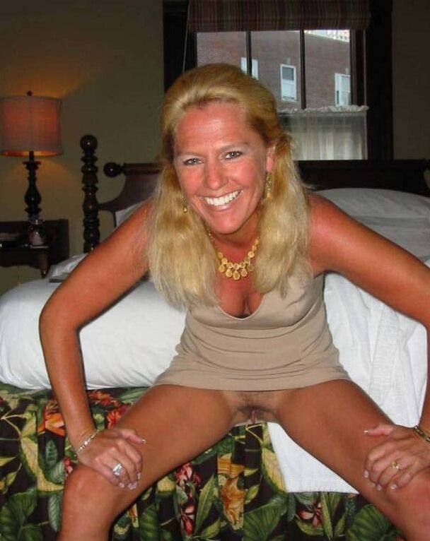 Amateur MILF A Mix of MILFs Great Smiles