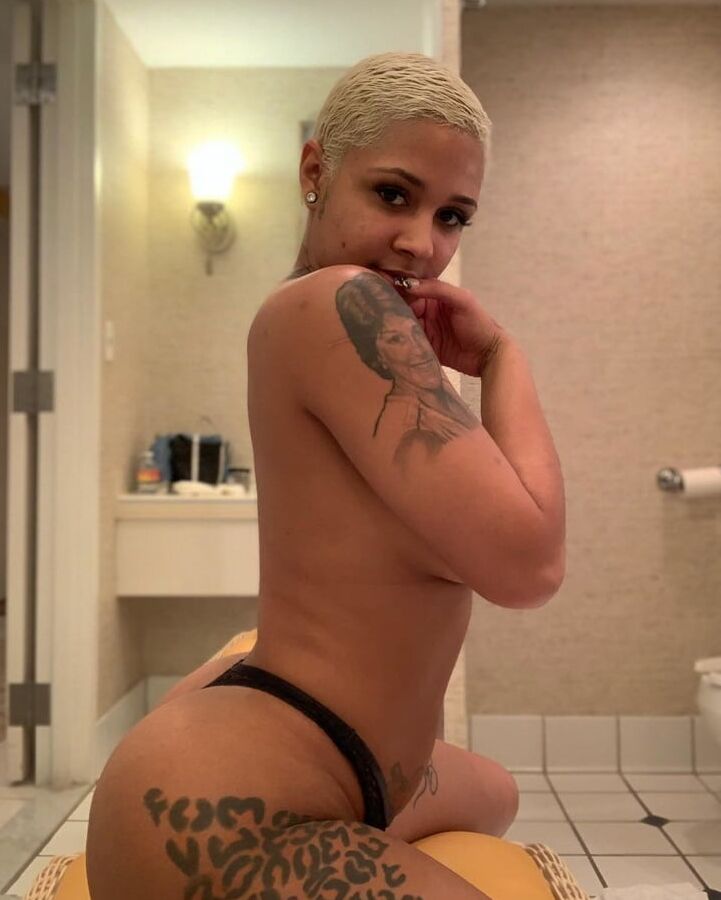 Slim thick girls