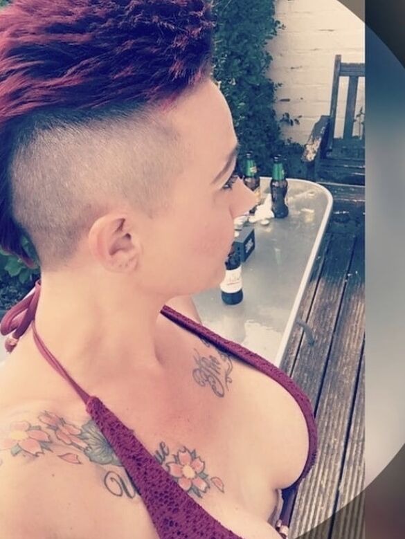 Busty MILF: Claire