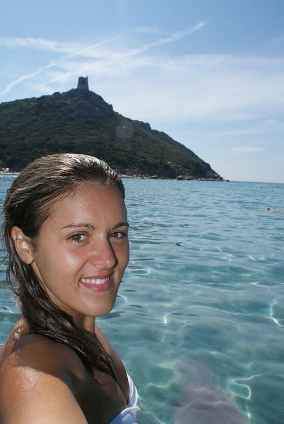 Hot Ines - Comment and rate