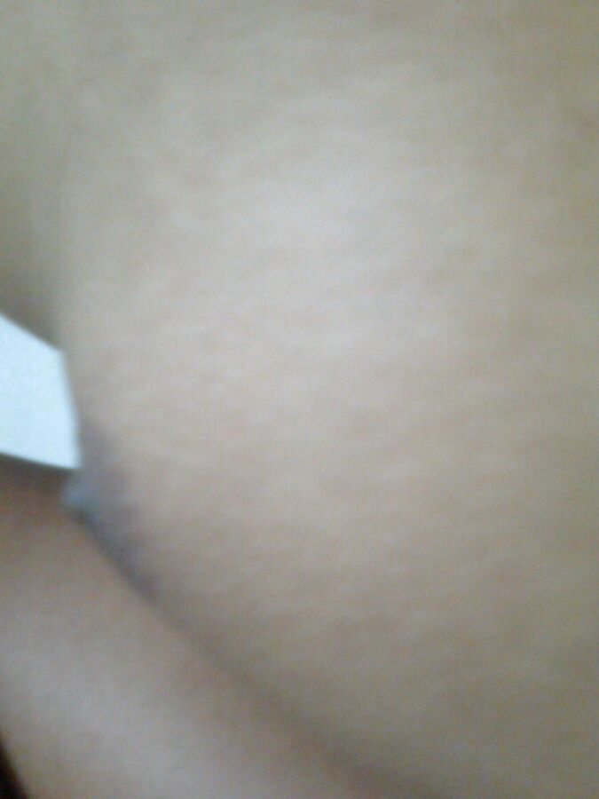 brune petit seins