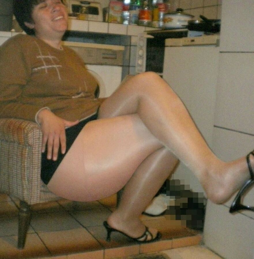 Maduras belas pernas, bunda e mama