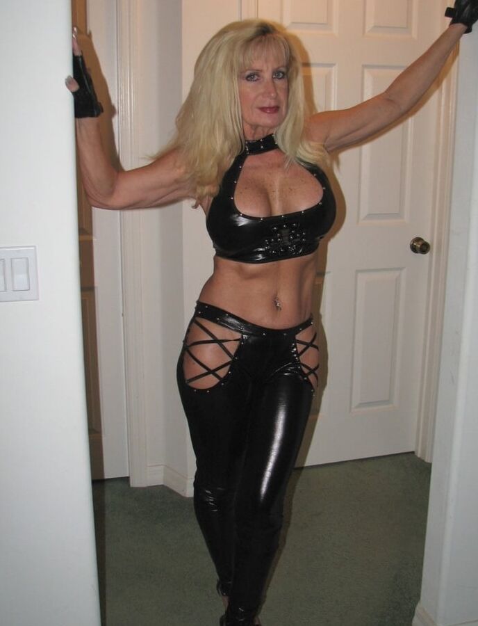 Super Hot Mature need more of here .